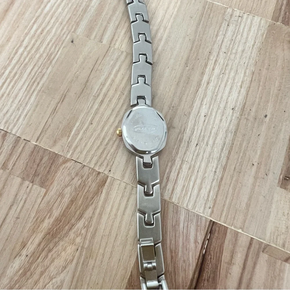 Bugle Boy ladies black dial two toned dress watch NEW BATTERY